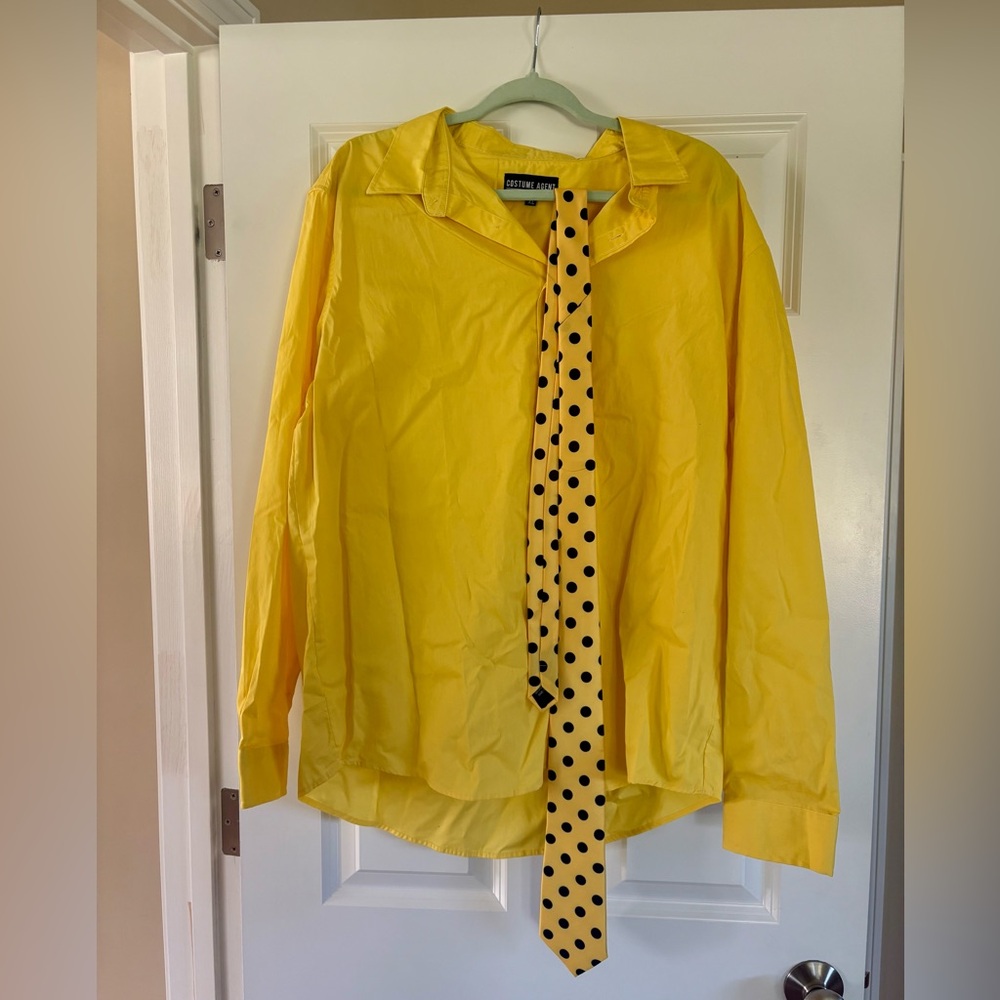 Men's Yellow Costume Suit with Polka Dot Tie and Pointed Hat - Picture 4 of 8